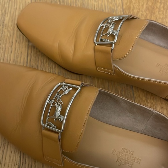 HERMES Classic Women’s Leather Loafers with Silver Accents - Picture 4 of 7